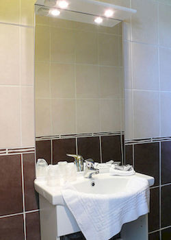 Logis Drom'Sud Hotel Donzère Εξωτερικό φωτογραφία